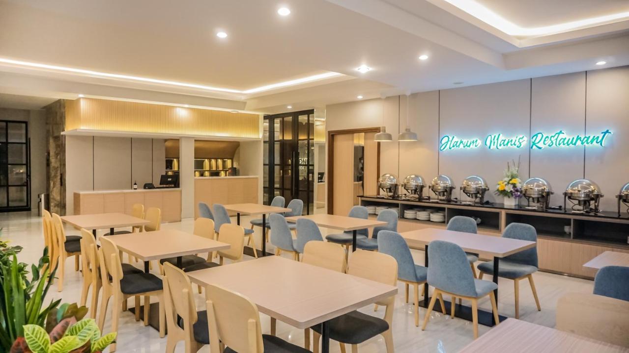 Front One King Hotel Tuban Tuban  ภายนอก รูปภาพ