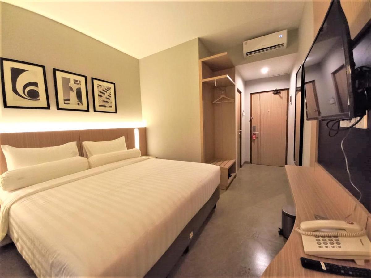 Front One King Hotel Tuban Tuban  ภายนอก รูปภาพ