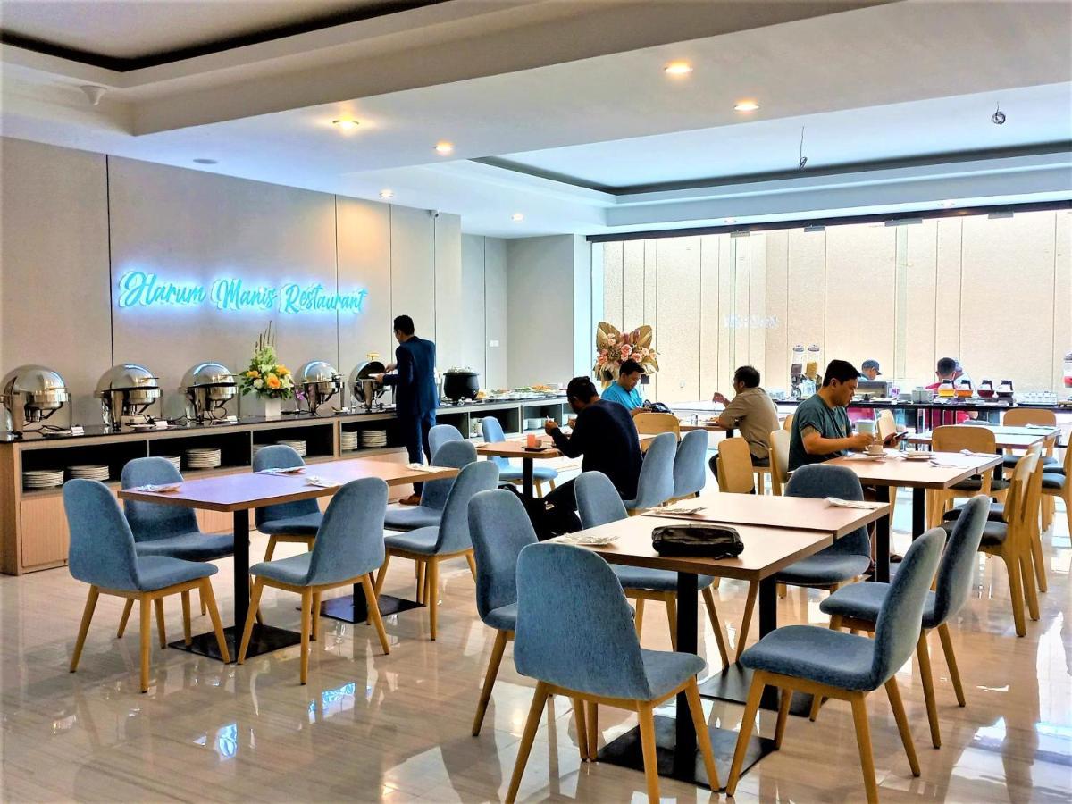 Front One King Hotel Tuban Tuban  ภายนอก รูปภาพ