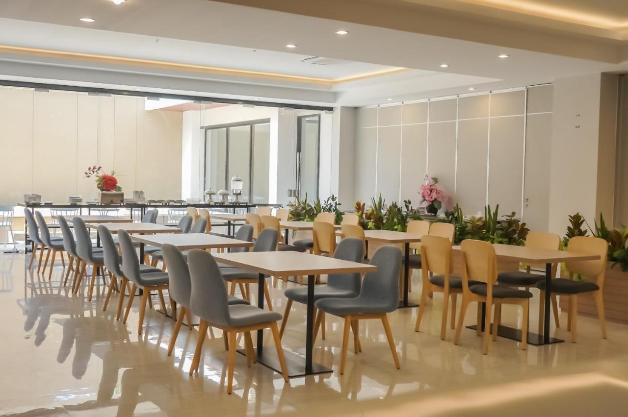 Front One King Hotel Tuban Tuban  ภายนอก รูปภาพ