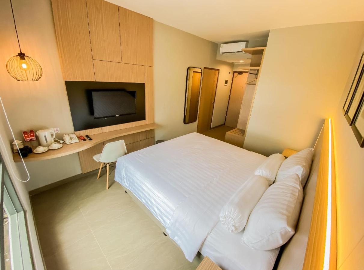 Front One King Hotel Tuban Tuban  ภายนอก รูปภาพ
