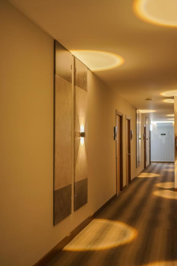 Front One King Hotel Tuban Tuban  ภายนอก รูปภาพ
