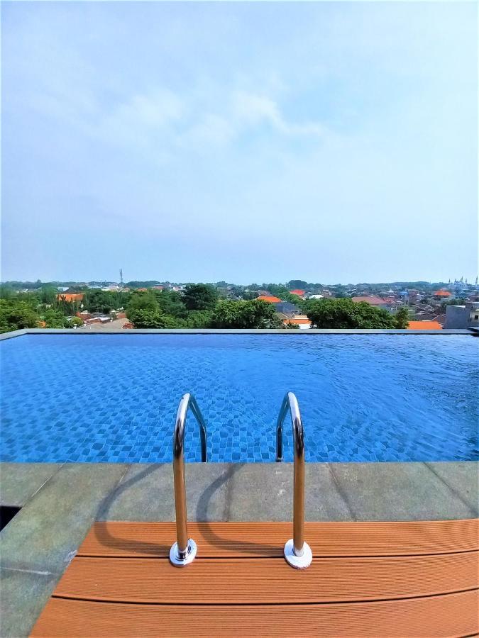 Front One King Hotel Tuban Tuban  ภายนอก รูปภาพ