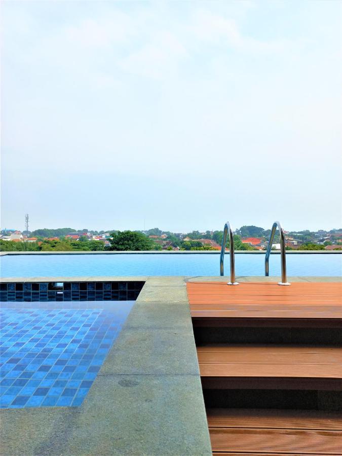Front One King Hotel Tuban Tuban  ภายนอก รูปภาพ