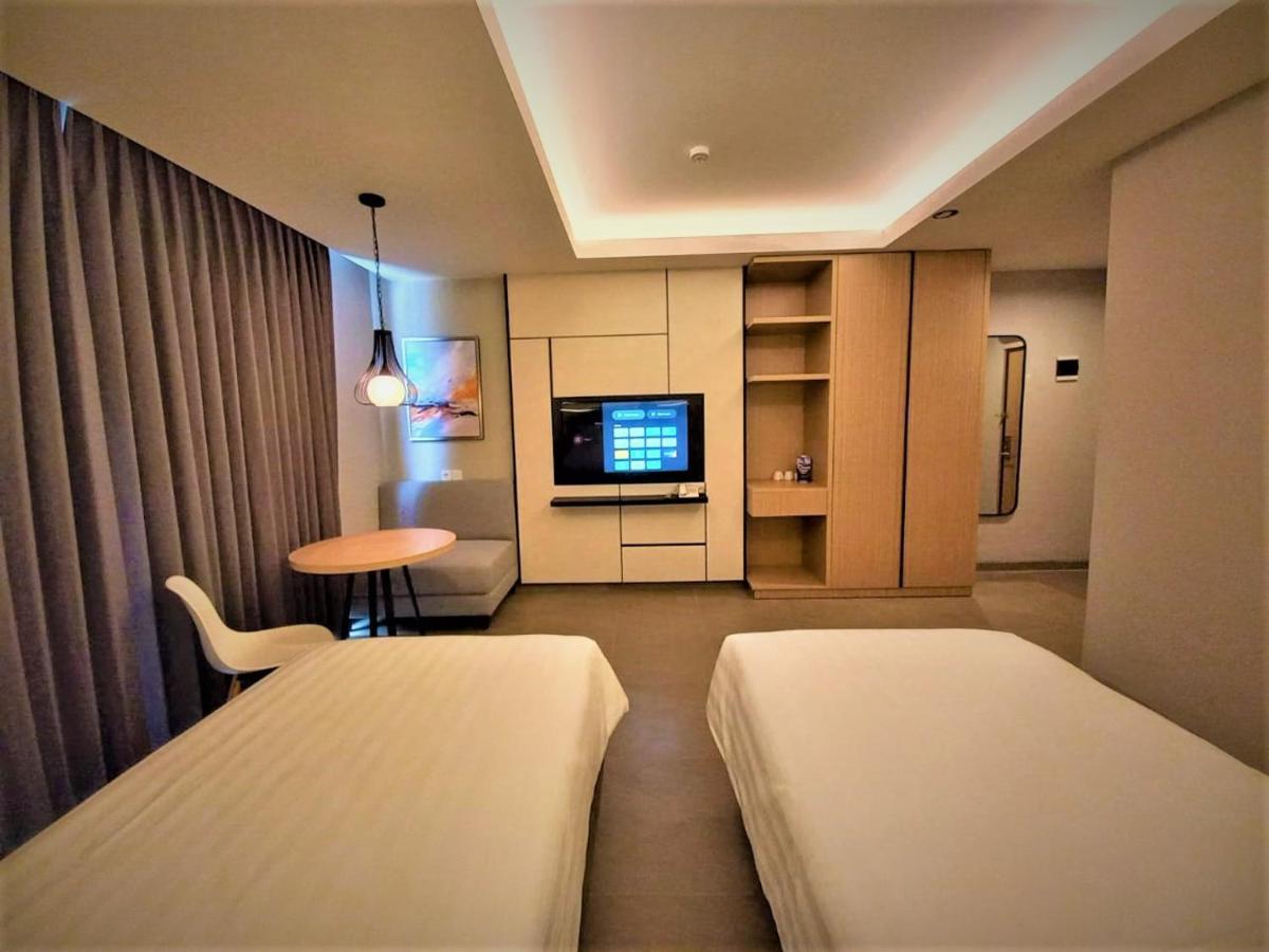 Front One King Hotel Tuban Tuban  ภายนอก รูปภาพ
