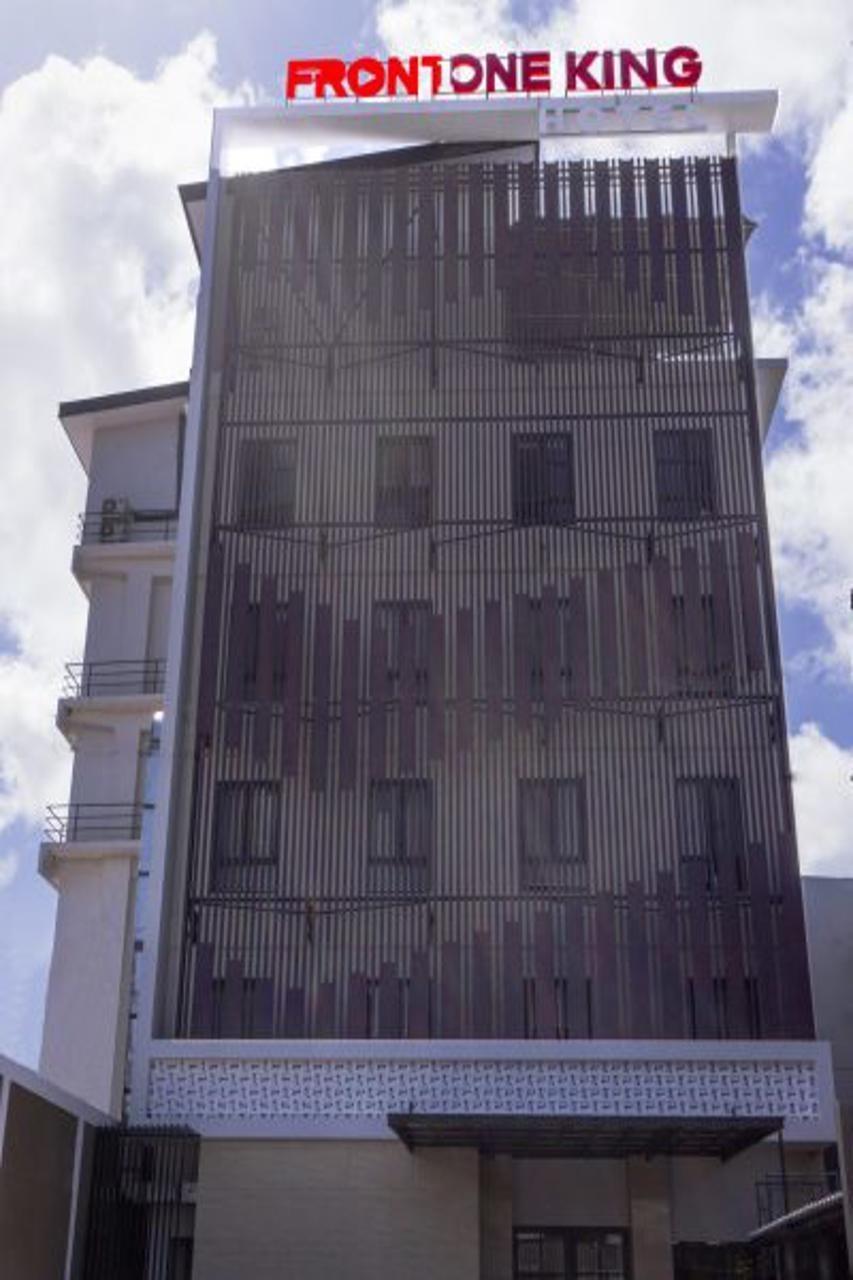 Front One King Hotel Tuban Tuban  ภายนอก รูปภาพ