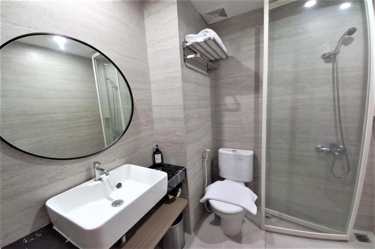 Front One King Hotel Tuban Tuban  ภายนอก รูปภาพ