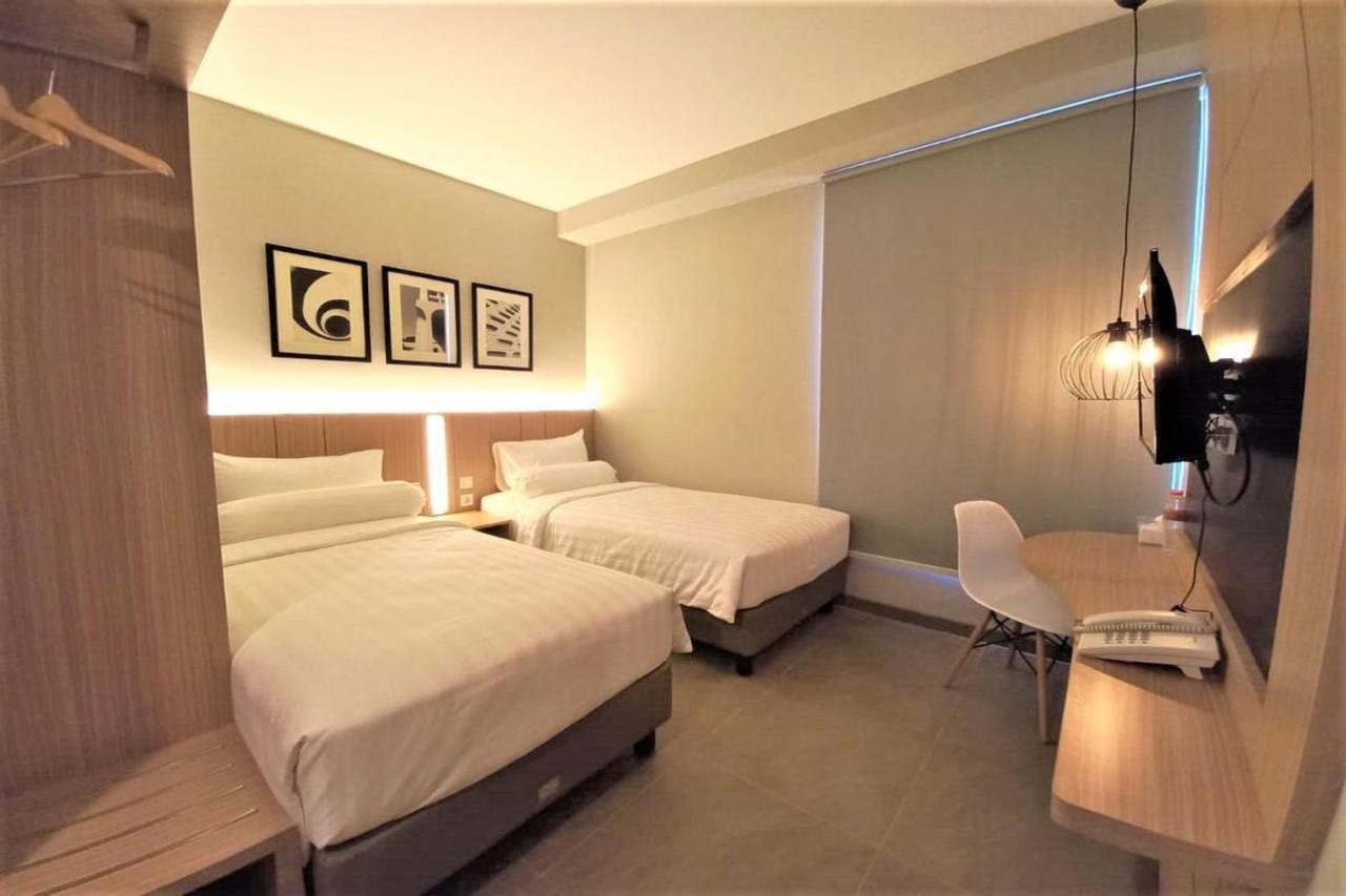 Front One King Hotel Tuban Tuban  ภายนอก รูปภาพ