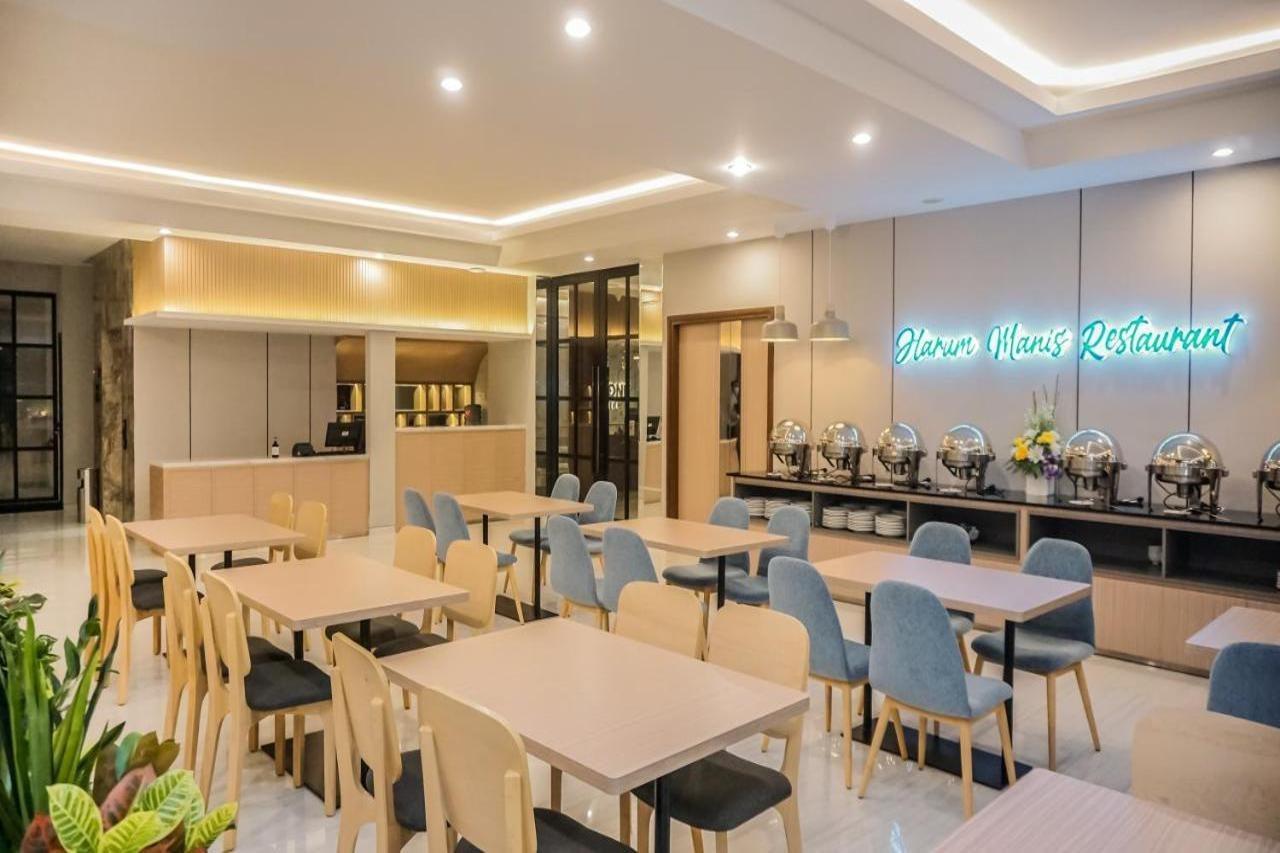 Front One King Hotel Tuban Tuban  ภายนอก รูปภาพ