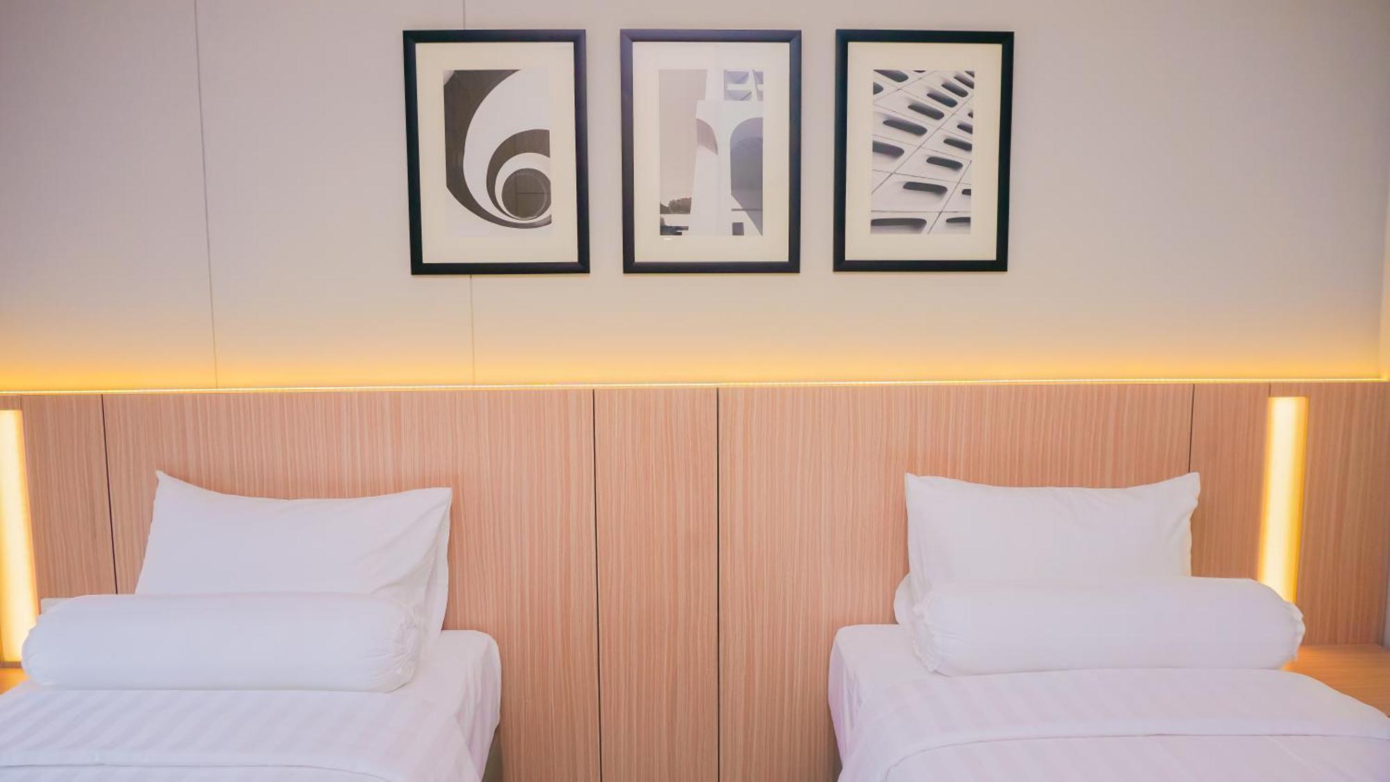 Front One King Hotel Tuban Tuban  ภายนอก รูปภาพ